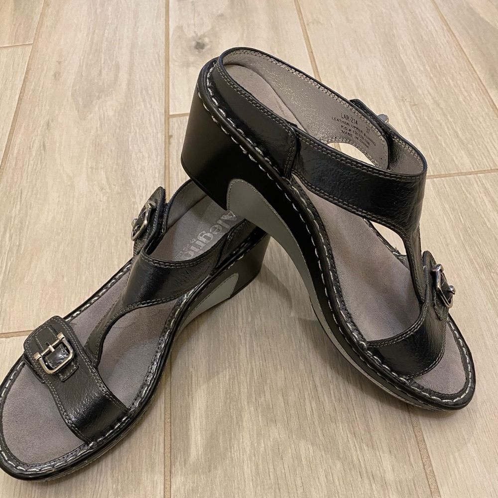 Alegria Lara black wedge